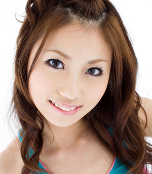 Asiatique tiny teen Risa Chigasaki..