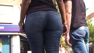 Sexy MILF culo in jeans stretti